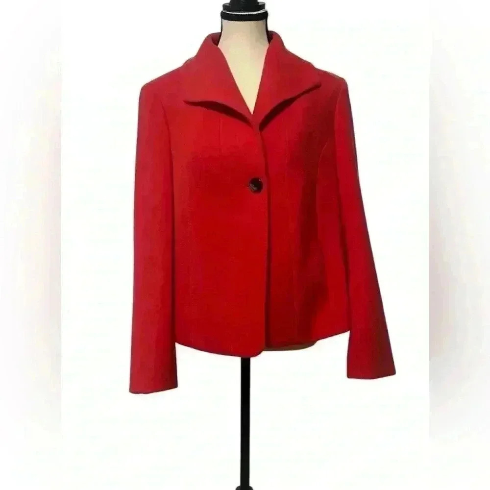 Evan-Picone Women’s size medium pink/red one button blazer.